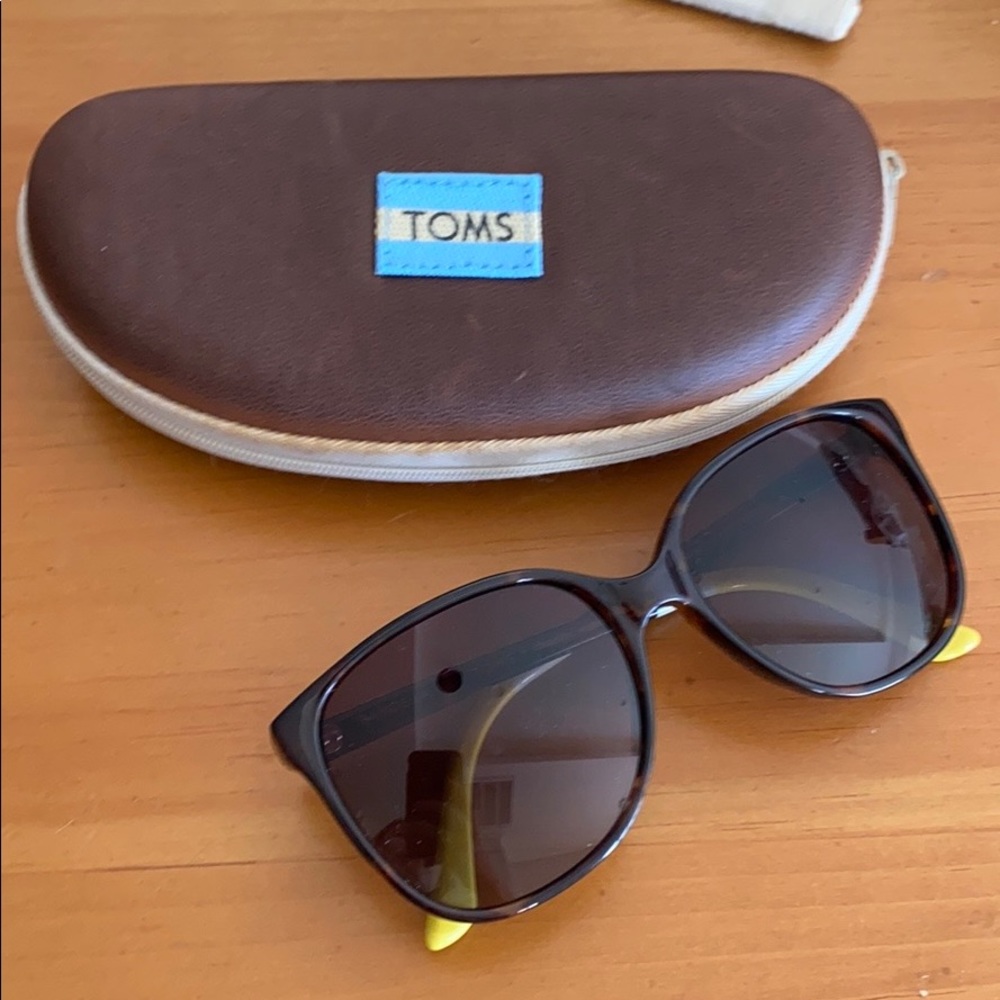 TOMS Sandela Tortoise Sunglasses NWOT